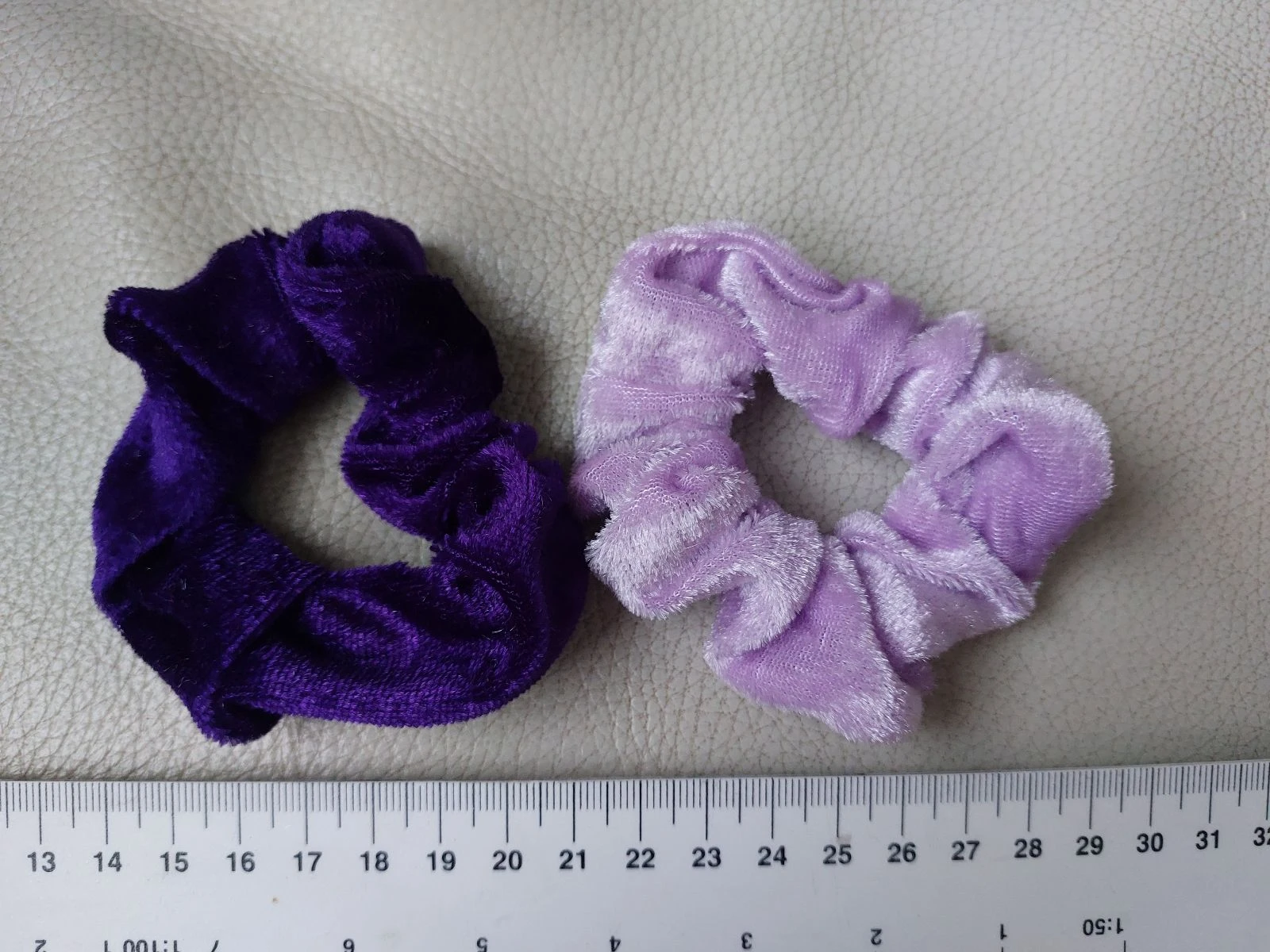 Super leuke paarse fluwelen (velvet) scrunchies